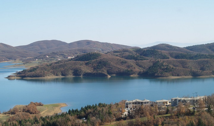 Αυξημένες οι κρατήσεις για το Πάσχα σε Μετέωρα και Λίμνη Πλαστήρα