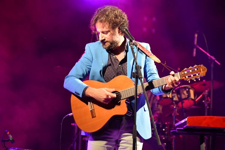 Ο Κωστής Μαραβέγιας μάγεψε το κοινό της Λάρισας!