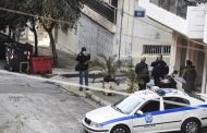 Ιστορία νεοελληνικής τρέλας σε πολυκατοικία της Λάρισας!!!