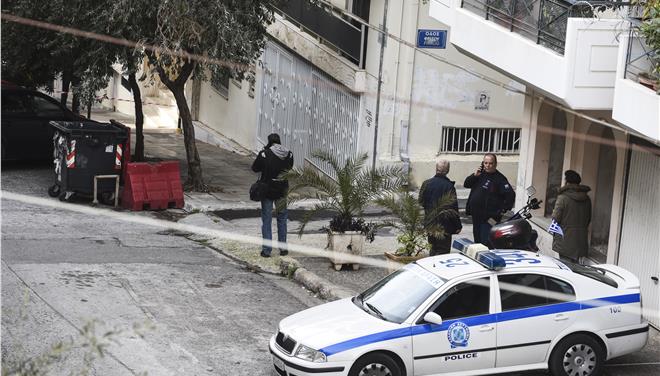 Ιστορία νεοελληνικής τρέλας σε πολυκατοικία της Λάρισας!!!