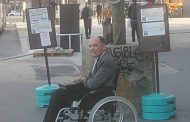 Οδηγός λεωφορείου κατέβασε τους επιβάτες για έναν άνδρα σε αμαξίδιο