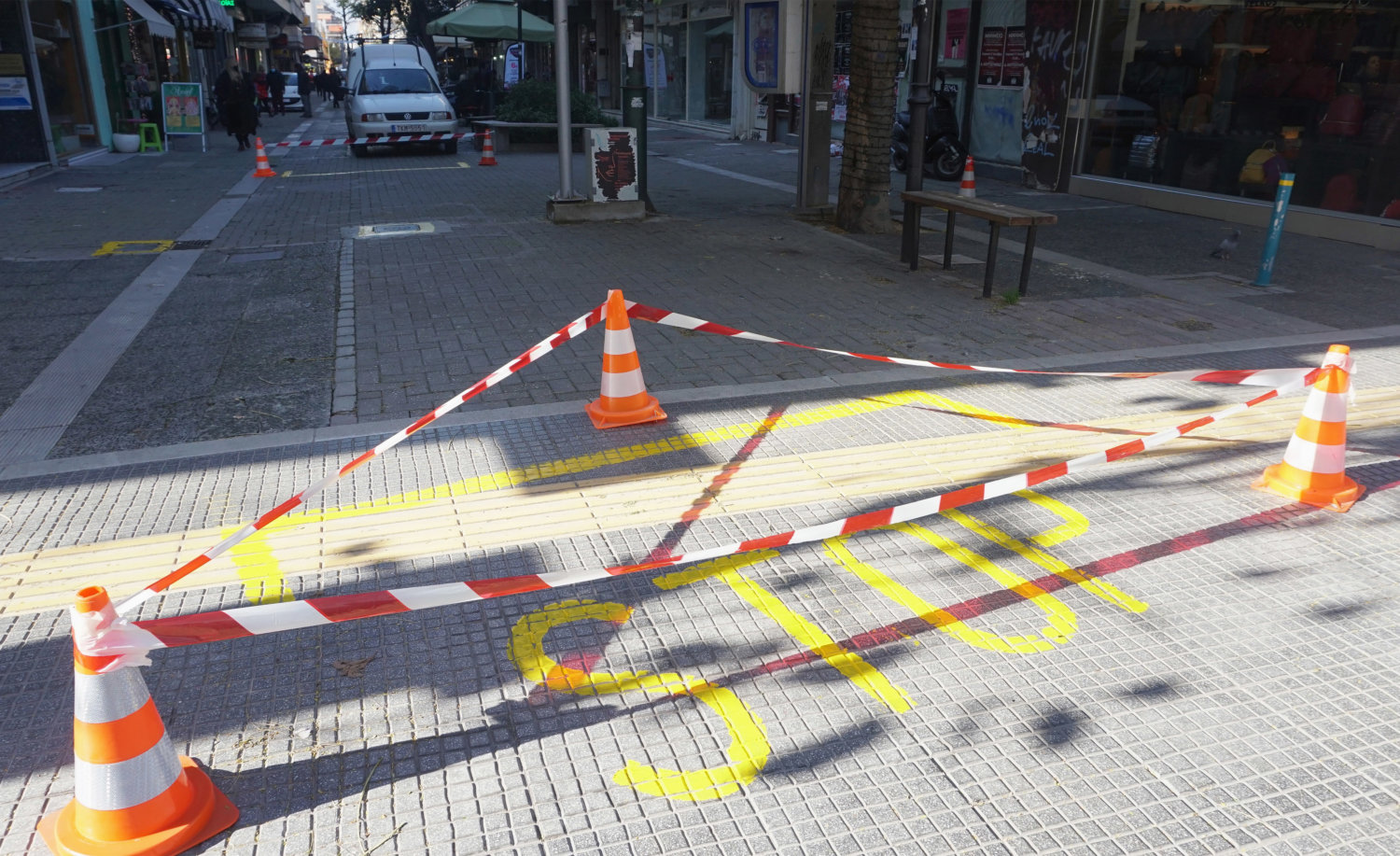 Πρόσθετες μπάρες στους πεζόδρομους της Λάρισας