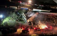 Σιδηροδρομικό δυστύχημα: Toυλάχιστον 57 νεκροί – Tραγικές στιγμές στα νοσοκομεία της Λάρισας